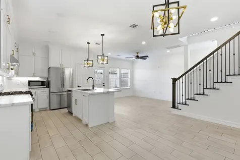 6037 S Acres Drive Houston TX 77048