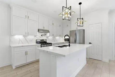 6037 S Acres Drive Houston TX 77048