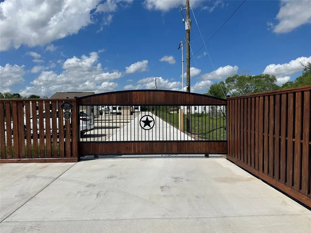 17310 Cowan Road Alvin TX 77511