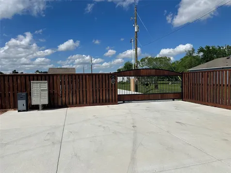 17310 Cowan Road Alvin TX 77511