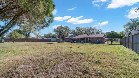 672 Bending Oaks Drive Bellville TX 77418