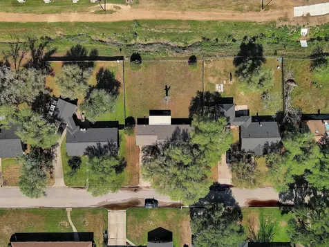672 Bending Oaks Drive Bellville TX 77418