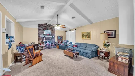 672 Bending Oaks Drive Bellville TX 77418