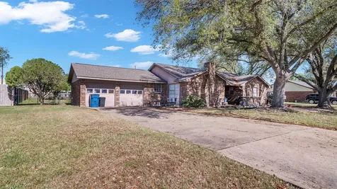 672 Bending Oaks Drive Bellville TX 77418