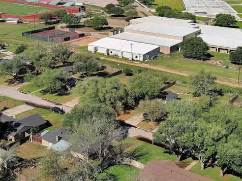 672 Bending Oaks Drive Bellville TX 77418