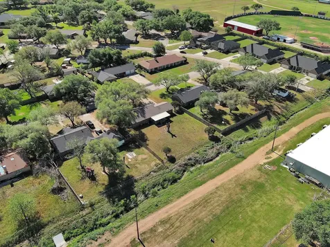 672 Bending Oaks Drive Bellville TX 77418