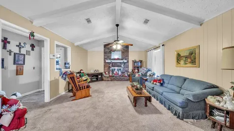 672 Bending Oaks Drive Bellville TX 77418