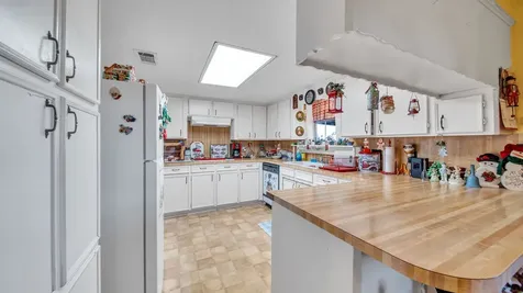 672 Bending Oaks Drive Bellville TX 77418