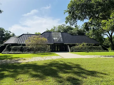 1504 Half Moon Drive Wharton TX 77488