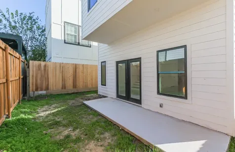 5014 Creekmont Drive Houston TX 77091