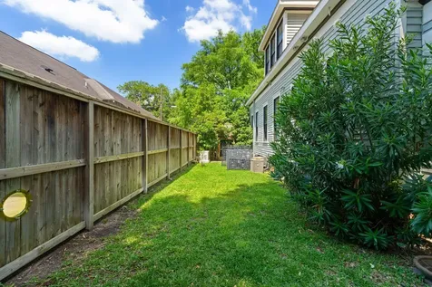2910 Houston Avenue Houston TX 77009