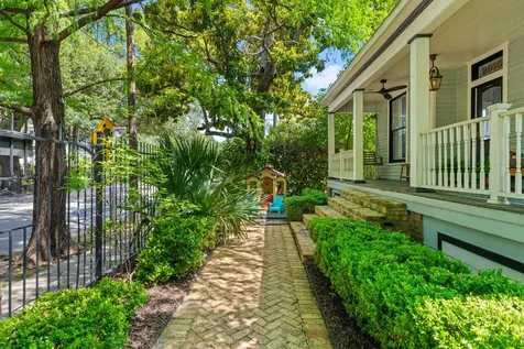2910 Houston Avenue Houston TX 77009