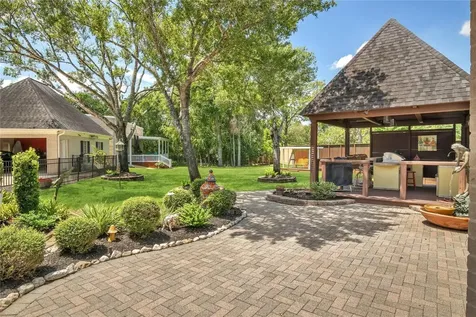 204 Oak Drive Friendswood TX 77546