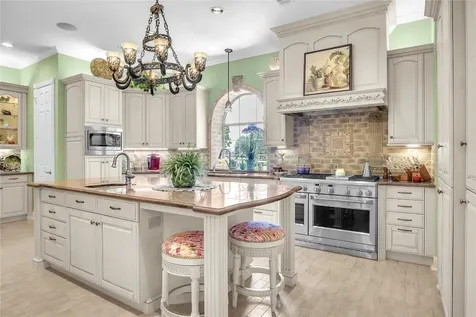 204 Oak Drive Friendswood TX 77546