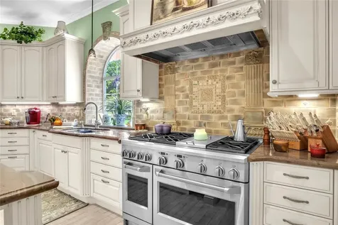 204 Oak Drive Friendswood TX 77546