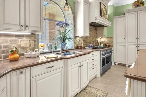 204 Oak Drive Friendswood TX 77546