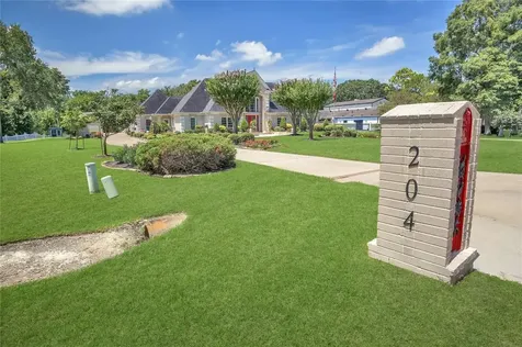 204 Oak Drive Friendswood TX 77546