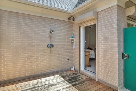 204 Oak Drive Friendswood TX 77546