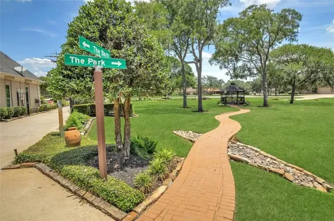204 Oak Drive Friendswood TX 77546