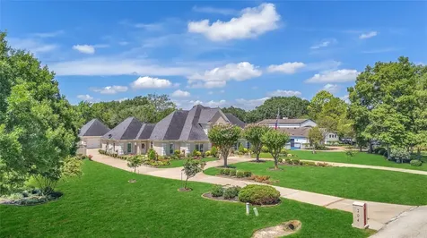 204 Oak Drive Friendswood TX 77546