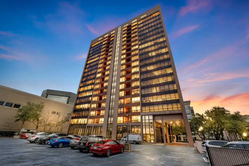5150 Hidalgo Street 202 Houston TX 77056