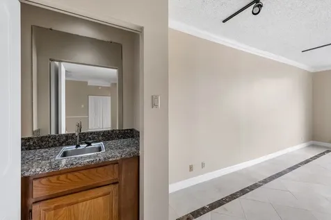 5150 Hidalgo Street 202 Houston TX 77056