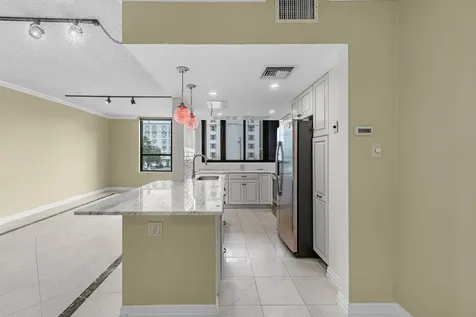5150 Hidalgo Street 202 Houston TX 77056