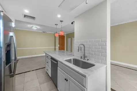 5150 Hidalgo Street 202 Houston TX 77056
