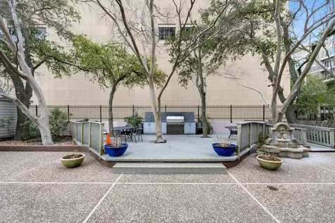 5150 Hidalgo Street 202 Houston TX 77056