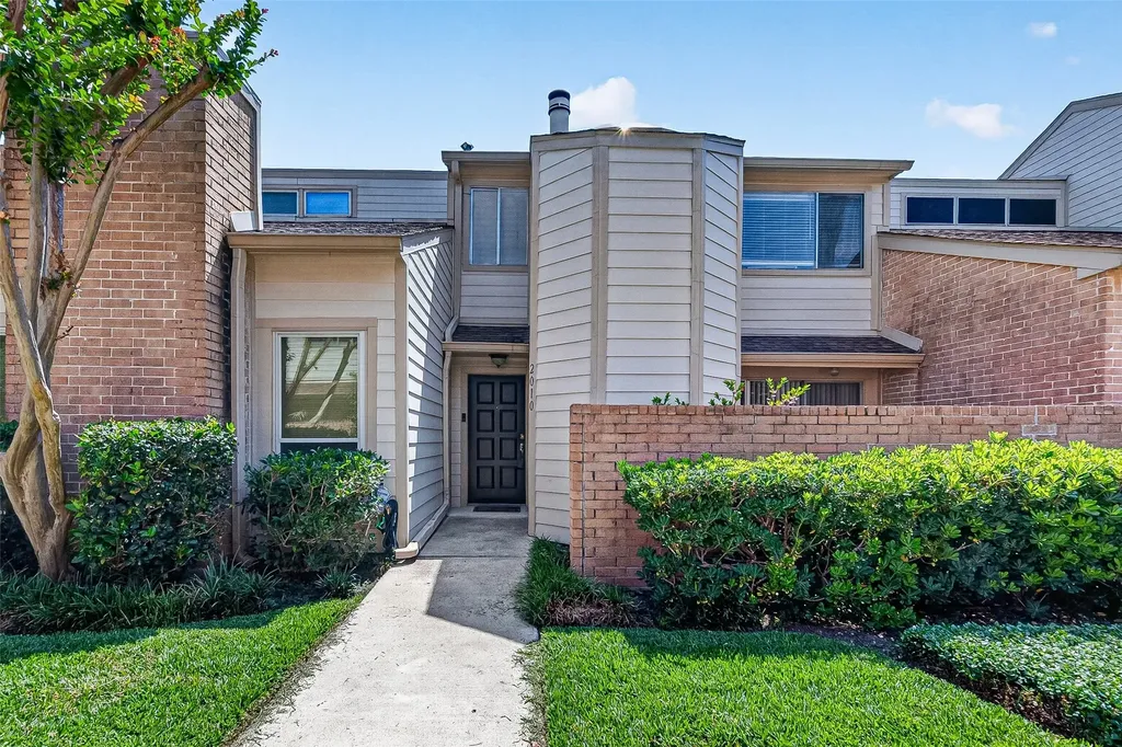 2010 Augusta Drive Houston TX 77057
