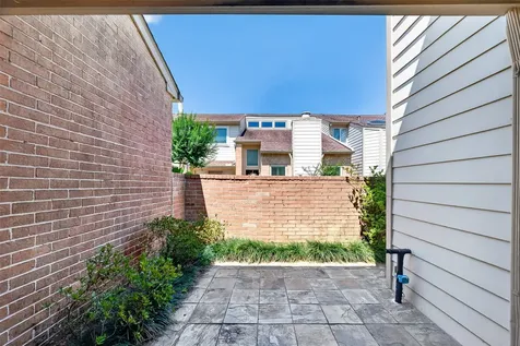 2010 Augusta Drive Houston TX 77057