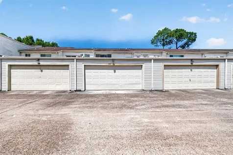 2010 Augusta Drive Houston TX 77057
