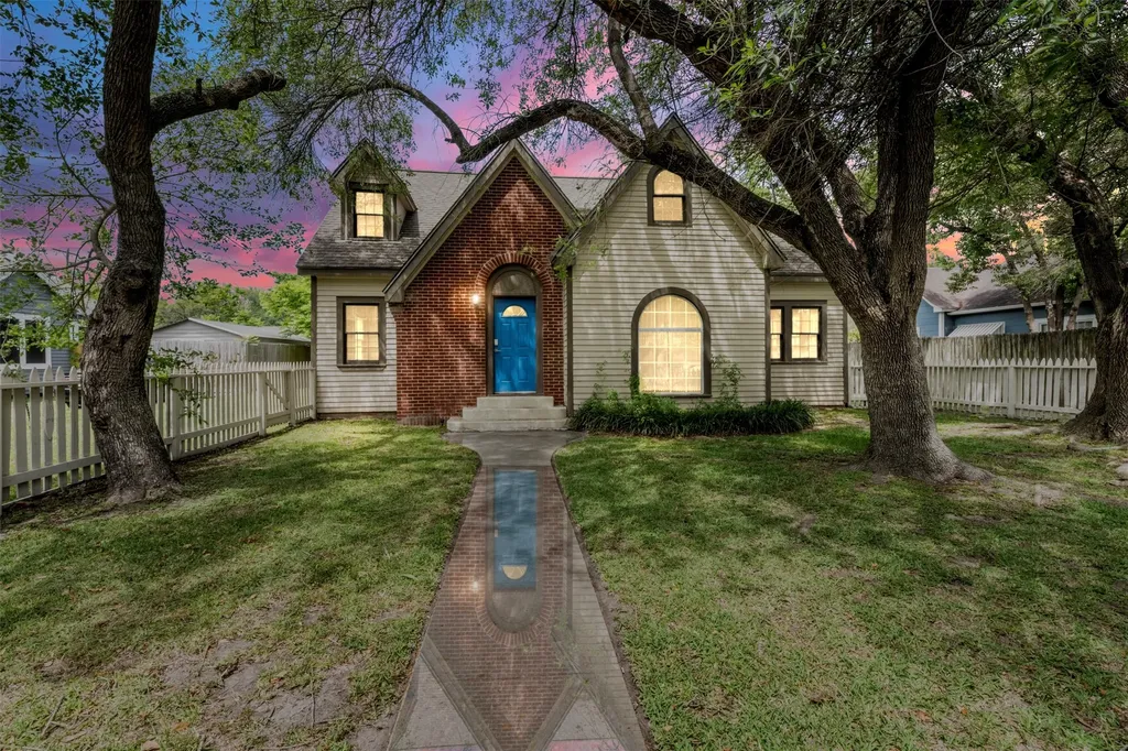318 12th Avenue N Texas City TX 77590