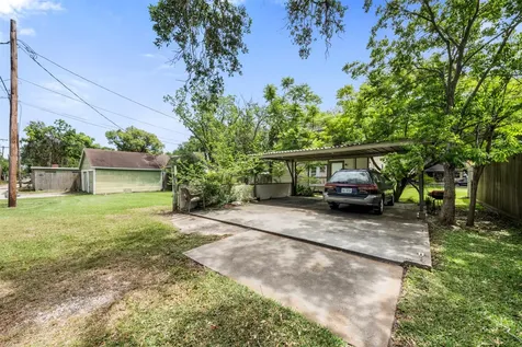 318 12th Avenue N Texas City TX 77590