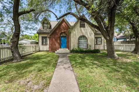 318 12th Avenue N Texas City TX 77590