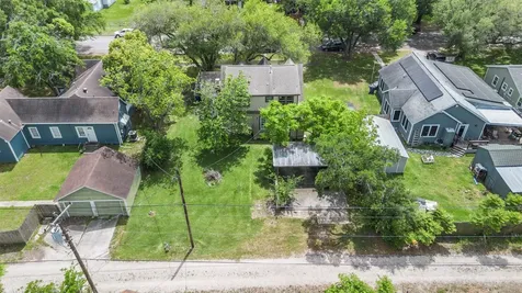 318 12th Avenue N Texas City TX 77590