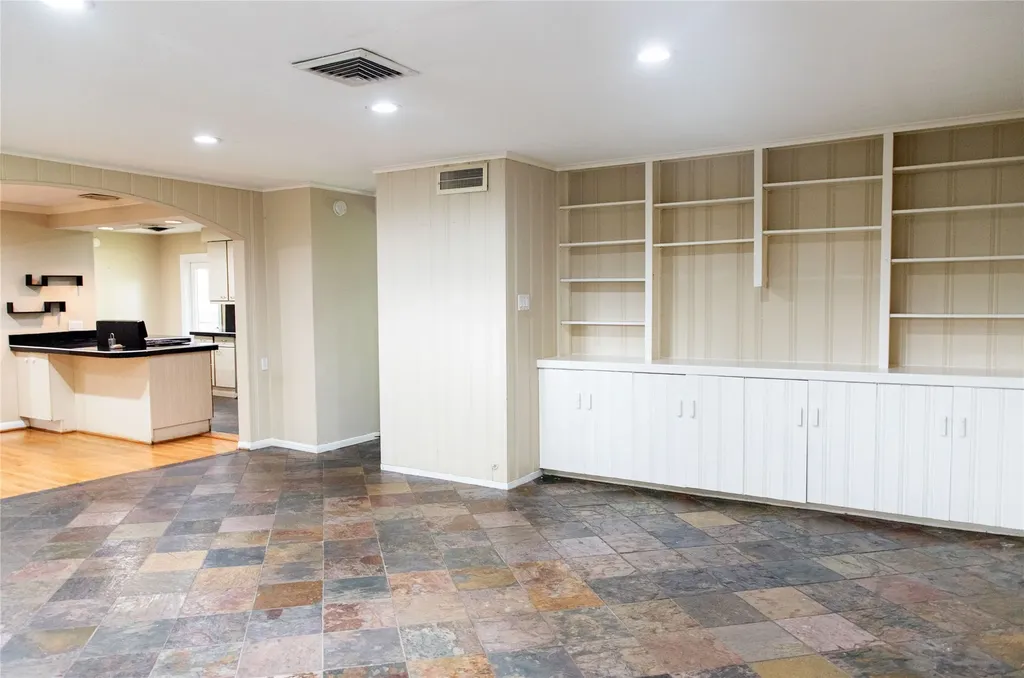 5564 Aspen Street Bellaire TX 77401