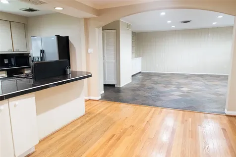 5564 Aspen Street Bellaire TX 77401