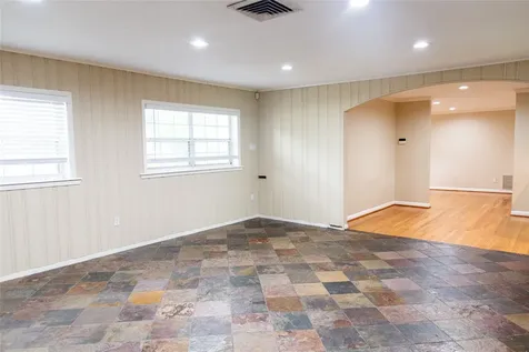 5564 Aspen Street Bellaire TX 77401
