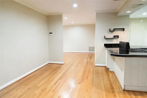 5564 Aspen Street Bellaire TX 77401