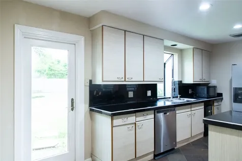 5564 Aspen Street Bellaire TX 77401
