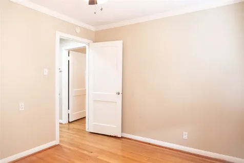 5564 Aspen Street Bellaire TX 77401