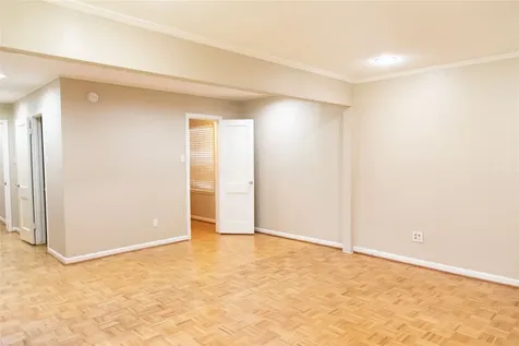 5564 Aspen Street Bellaire TX 77401