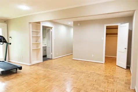 5564 Aspen Street Bellaire TX 77401