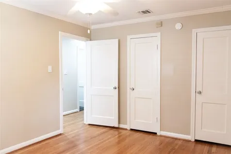 5564 Aspen Street Bellaire TX 77401