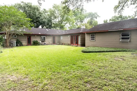 5564 Aspen Street Bellaire TX 77401