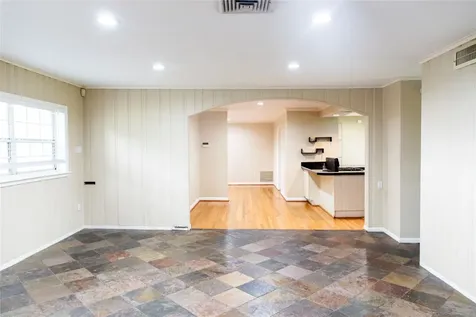 5564 Aspen Street Bellaire TX 77401