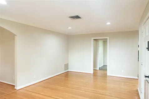 5564 Aspen Street Bellaire TX 77401