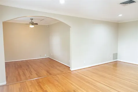 5564 Aspen Street Bellaire TX 77401