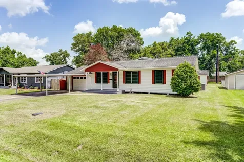 305 Yaupon Street Sweeny TX 77480